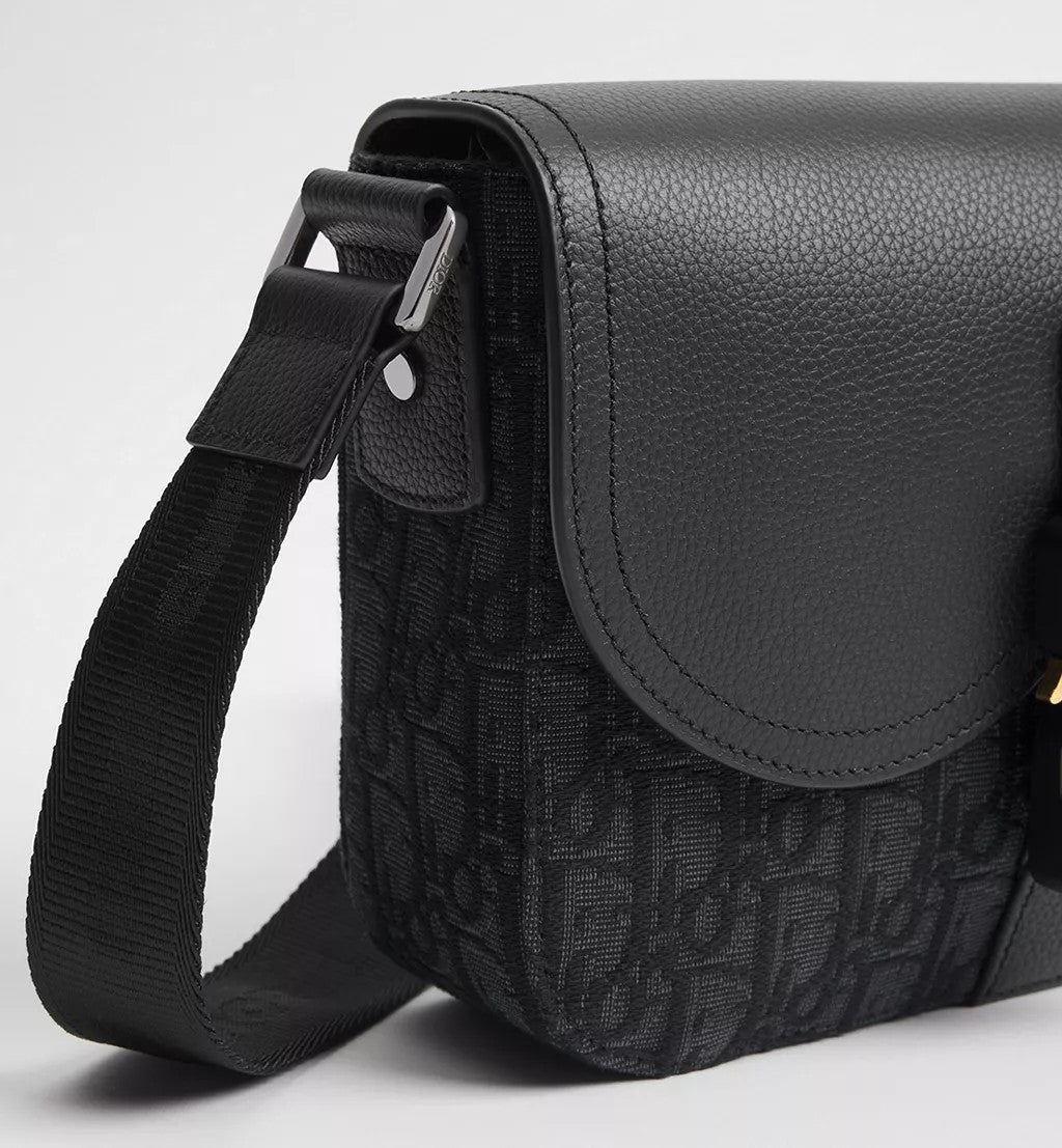 Oblique Saddle Messenger — Black