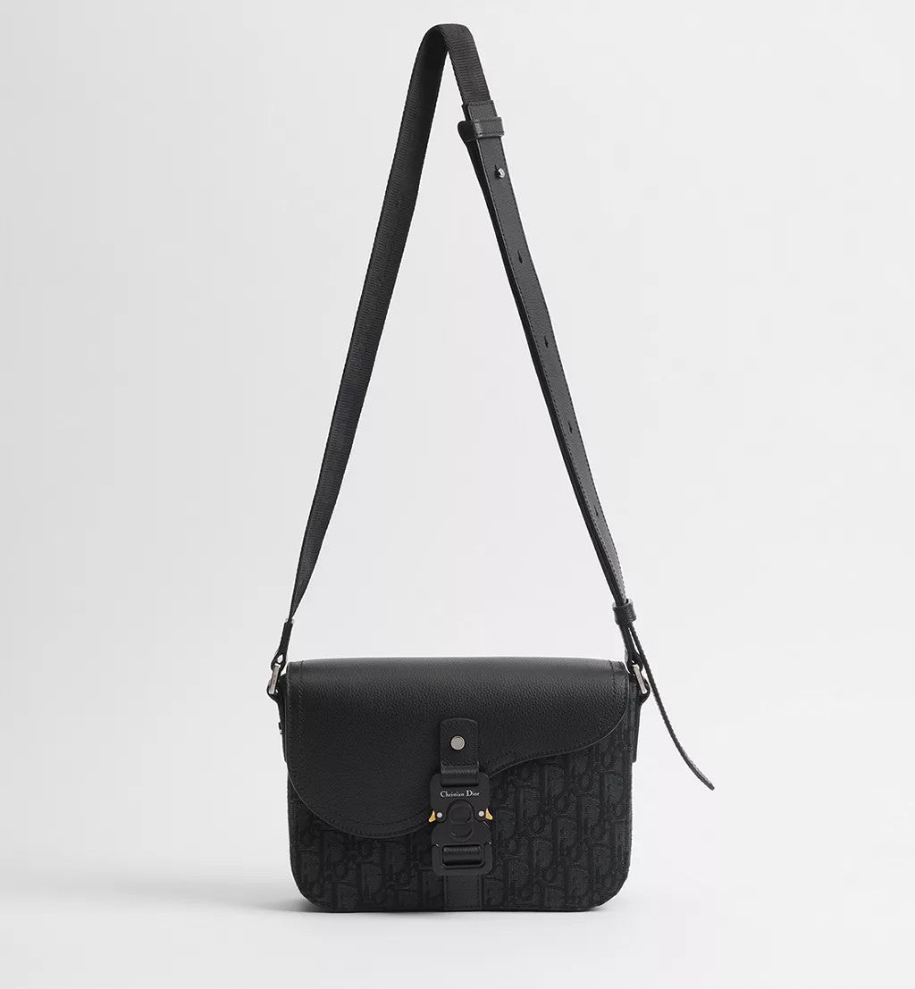 Oblique Saddle Messenger — Black
